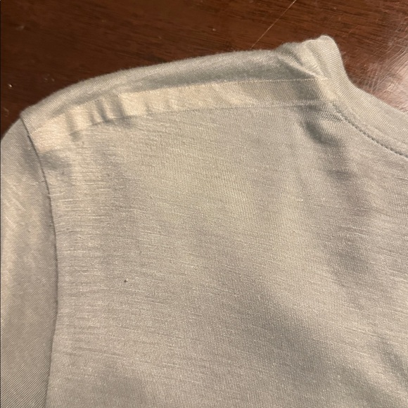 NWT Burberry Women’s Casual T-Shirt - slight flaws - size medium - Picture 12 of 13